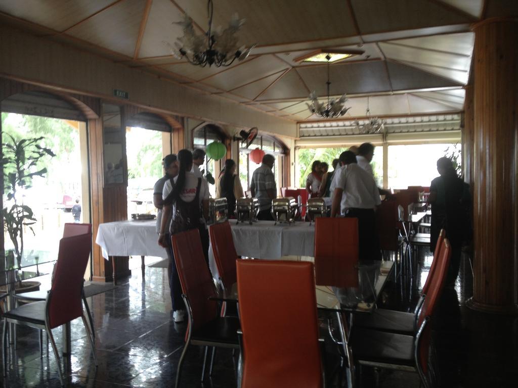 White Shell Lounge And Restaurant 호텔 Flic-en-Flacq 외부 사진